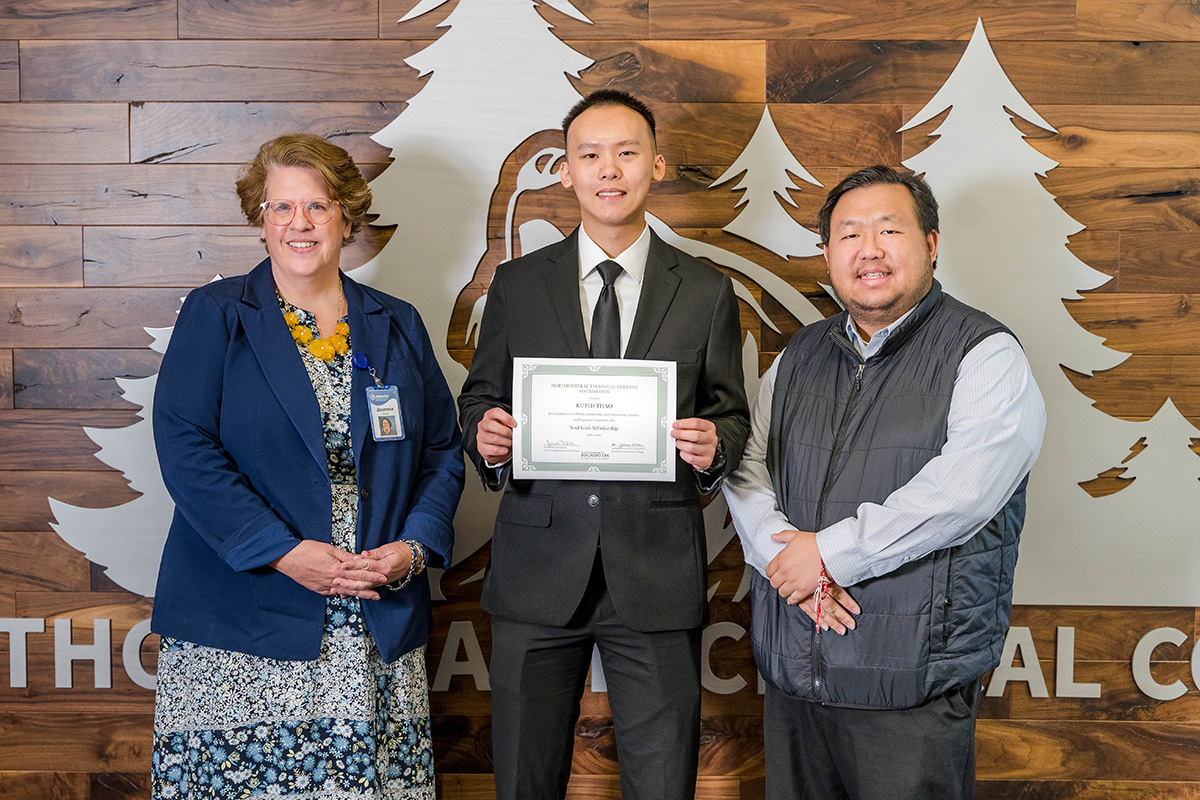 Dr. Jeannie Worden stands with Kupid Thoa and Yee Leng Xiong with the Soul Lock Scholarship