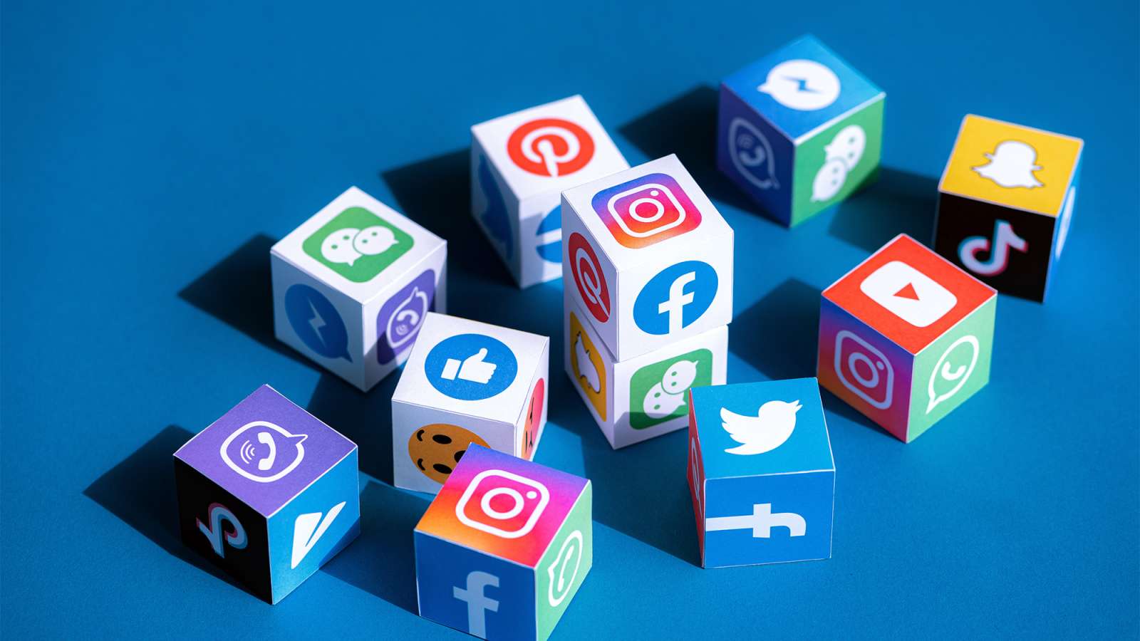 A paper cubes collection with printed logos of world-famous social networks and online messengers.