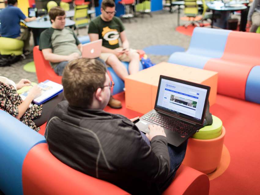 Students collaborating in the Information Technology Entrepreneurial Center (iTEC)